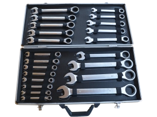 Звездогаечни тресчотни ключове комплект 6-32 мм в метален куфар KraftRoyal